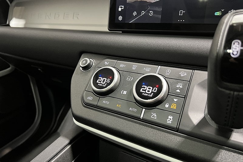 Used Land Rover Defender 2022 for sale - 77834052: Photo 31