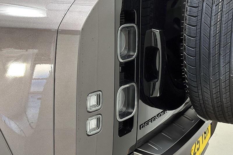 Used Land Rover Defender 2025 for sale - 76982444: Photo 19