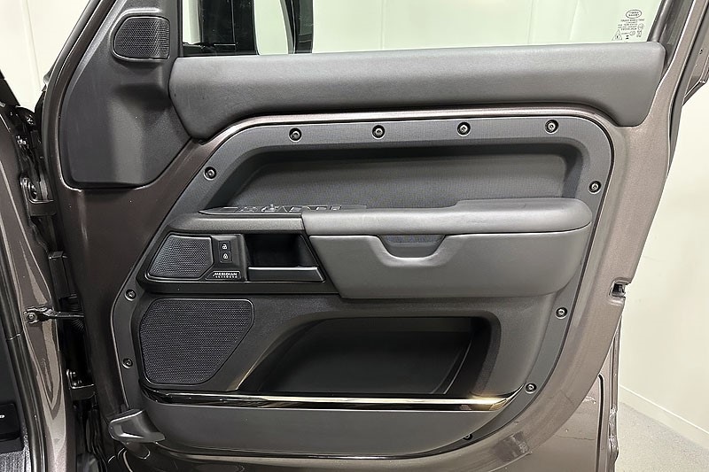 Used Land Rover Defender 2025 for sale - 76982444: Photo 21