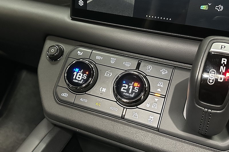 Used Land Rover Defender 2025 for sale - 76982444: Photo 31