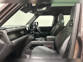 Used Land Rover Defender 2025 for sale - 76982444: Photo