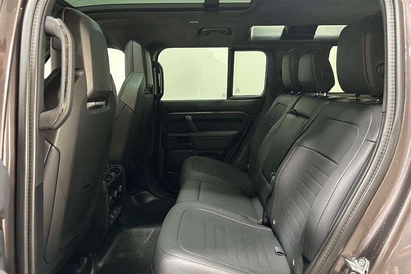 Used Land Rover Defender 2025 for sale - 76982444: Photo 4