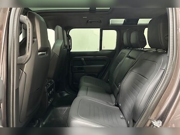 Used Land Rover Defender 2025 for sale - 76982444: Photo