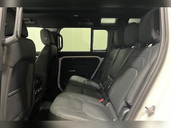 Used Land Rover Defender 2025 for sale - 78970523: Photo
