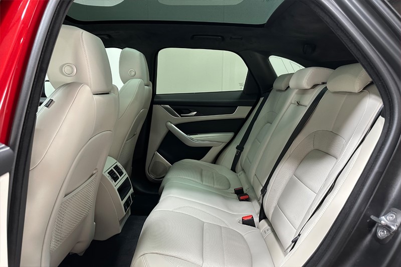 Used Jaguar F-Pace 2024 for sale - 76982339: Photo 4