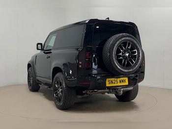 Used Land Rover Defender 2025 for sale - 78067123: Photo