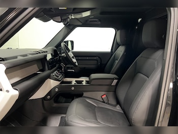 Used Land Rover Defender 2025 for sale - 78067123: Photo