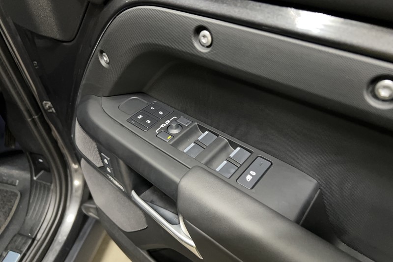 Used Land Rover Defender 2025 for sale - 77270938: Photo 21