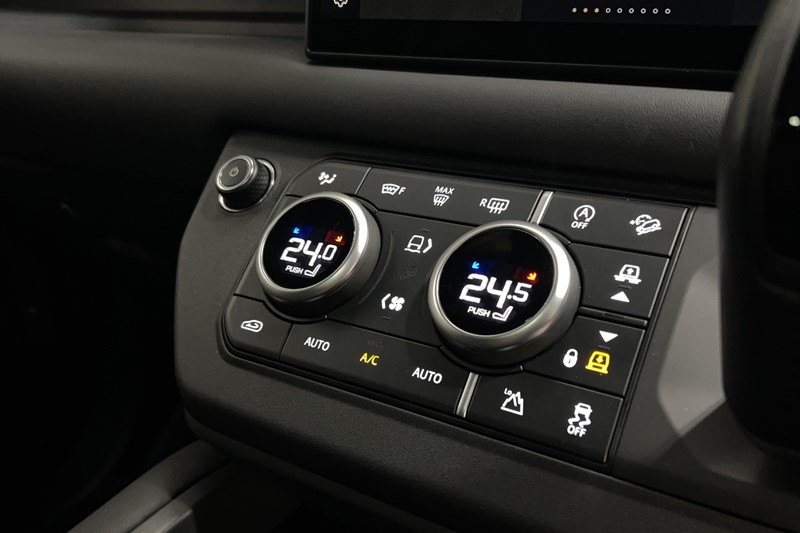Used Land Rover Defender 2025 for sale - 77270938: Photo 31
