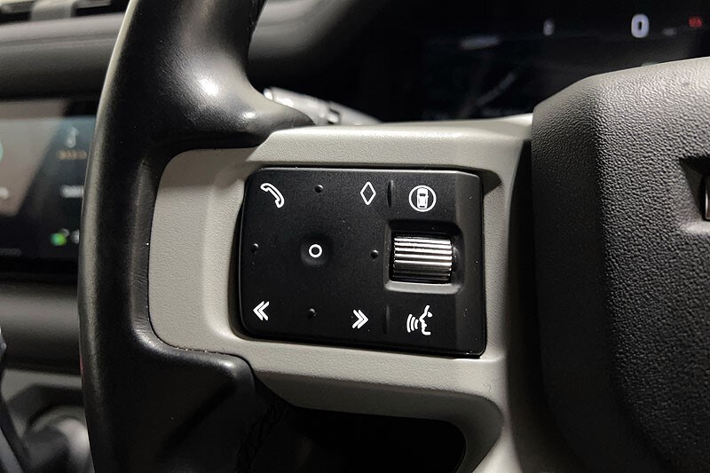 Used Land Rover Defender 2023 for sale - 78162101: Photo 32