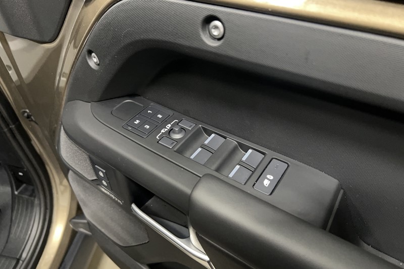 Used Land Rover Defender 2024 for sale - 77665191: Photo 23