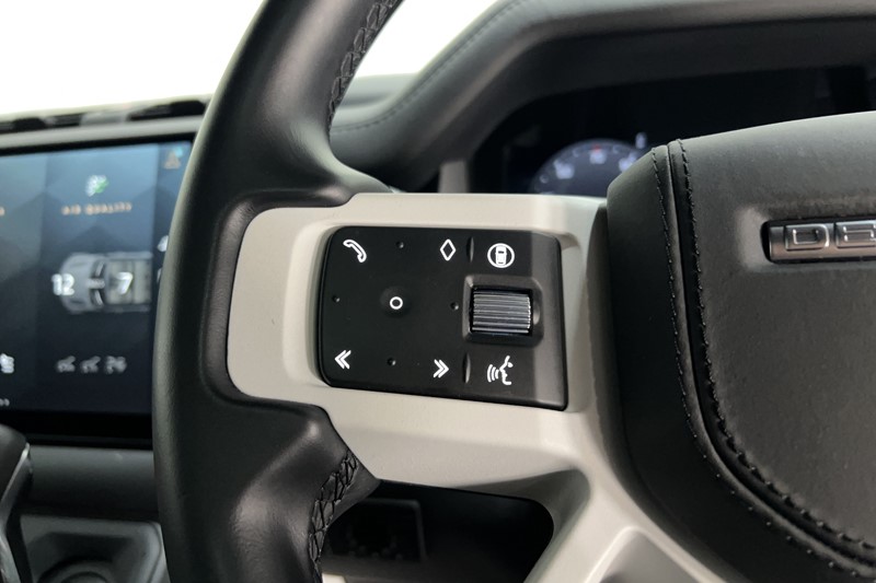 Used Land Rover Defender 2024 for sale - 77665191: Photo 31