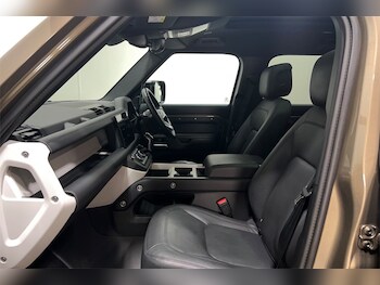 Used Land Rover Defender 2024 for sale - 77665191: Photo