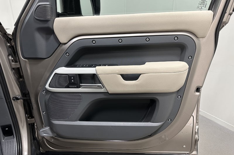 Used Land Rover Defender 2022 for sale - 76982446: Photo 21