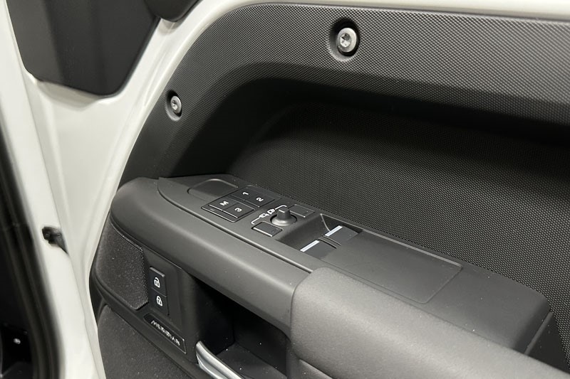 Used Land Rover Defender 2025 for sale - 77022990: Photo 22