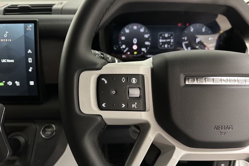 Used Land Rover Defender 2025 for sale - 77022990: Photo 29