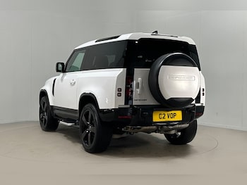 Used Land Rover Defender 2025 for sale - 77022990: Photo