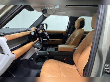 Used Land Rover Defender 2024 for sale - 77474721: Photo