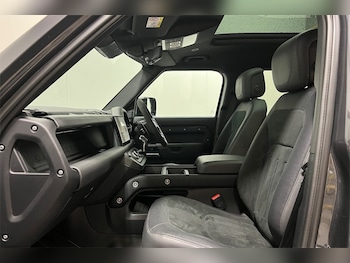 Used Land Rover Defender 2023 for sale - 79140575: Photo
