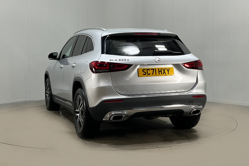 Used Mercedes-Benz GLA 2021 for sale - 77220407: Photo 2