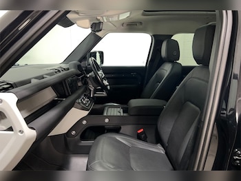 Used Land Rover Defender 2023 for sale - 77803958: Photo