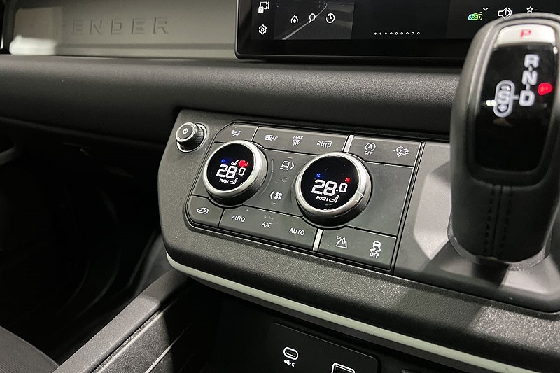 Used Land Rover Defender 2023 for sale - 77350059: Photo 32