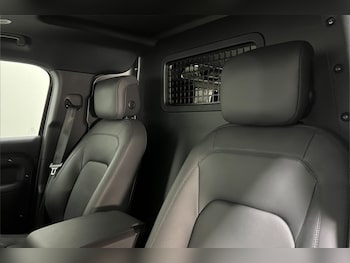 Used Land Rover Defender 2025 for sale - 78581628: Photo