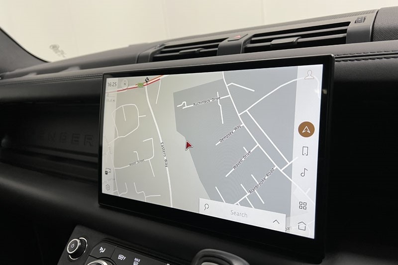 Used Land Rover Defender 2023 for sale - 77545422: Photo 11