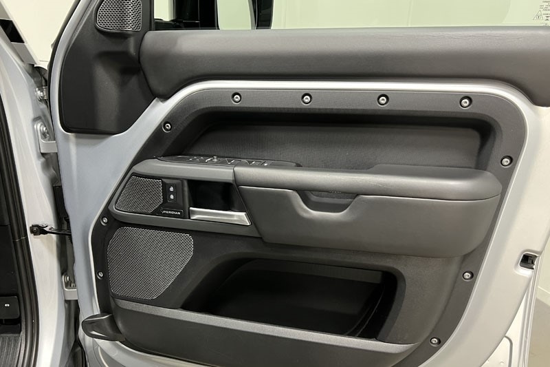 Used Land Rover Defender 2023 for sale - 77545422: Photo 21