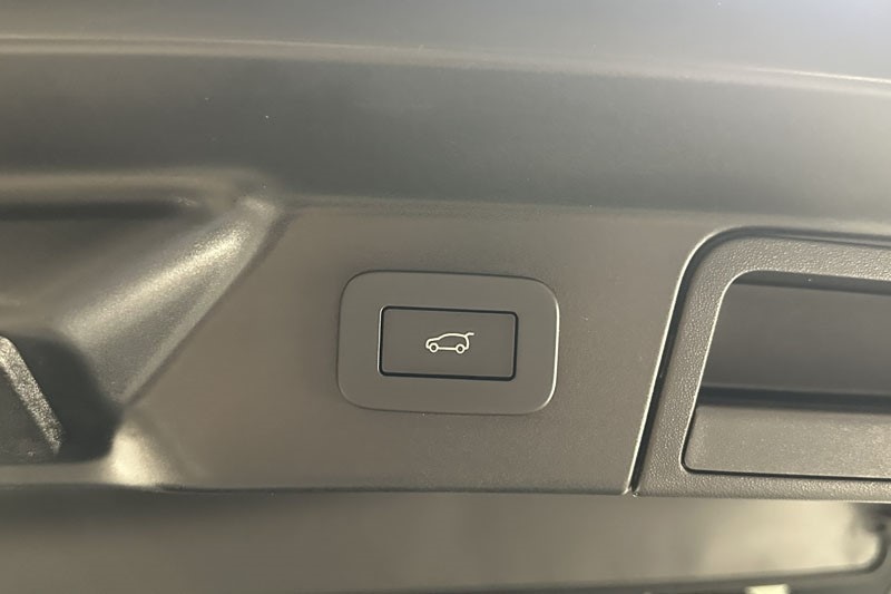 Used Land Rover Range Rover Velar 2025 for sale - 76980950: Photo 44