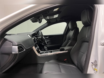 Used Jaguar XE 2024 for sale - 79429538: Photo