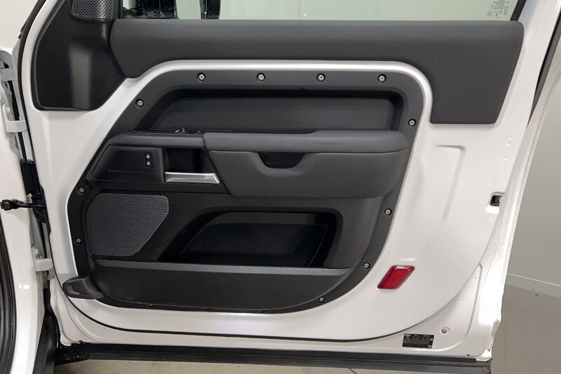 Used Land Rover Defender 2023 for sale - 77877751: Photo 22