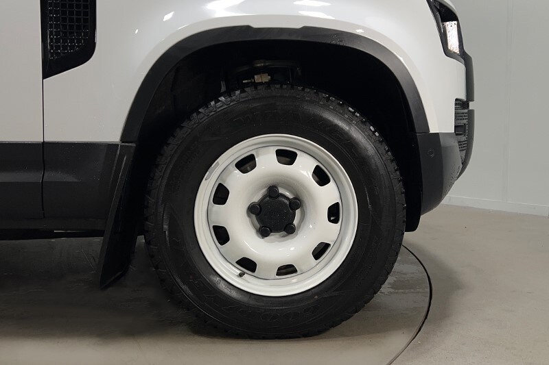 Used Land Rover Defender 2023 for sale - 77877751: Photo 8