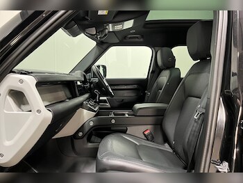 Used Land Rover Defender 2023 for sale - 77848234: Photo