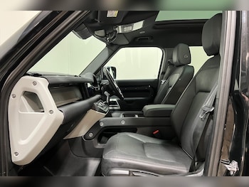 Used Land Rover Defender 2023 for sale - 77036187: Photo