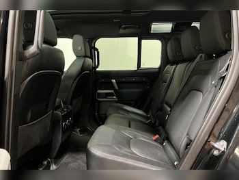 Used Land Rover Defender 2023 for sale - 77036187: Photo