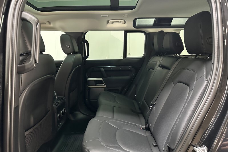 Used Land Rover Defender 2022 for sale - 76981040: Photo 4