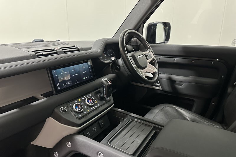 Used Land Rover Defender 2022 for sale - 76981040: Photo 40