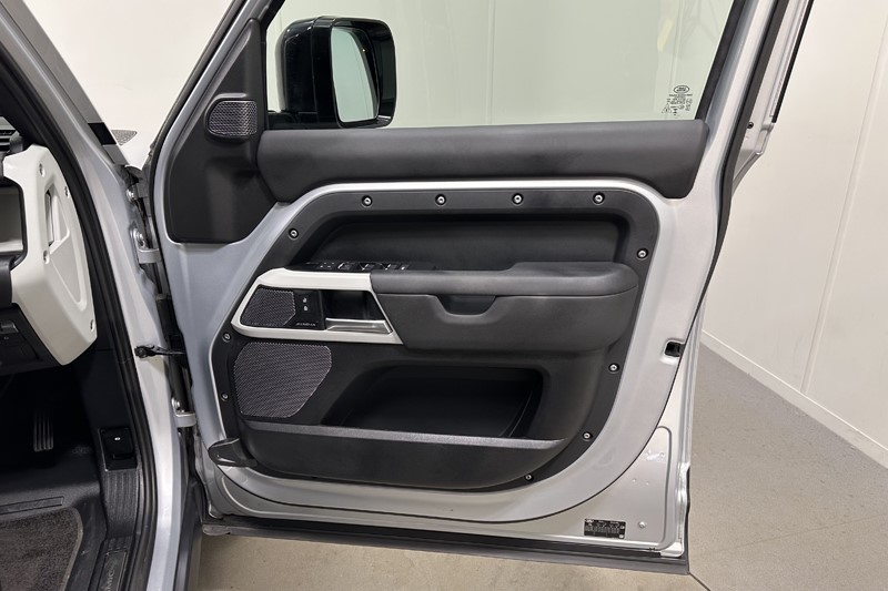 Used Land Rover Defender 2024 for sale - 78042287: Photo 21