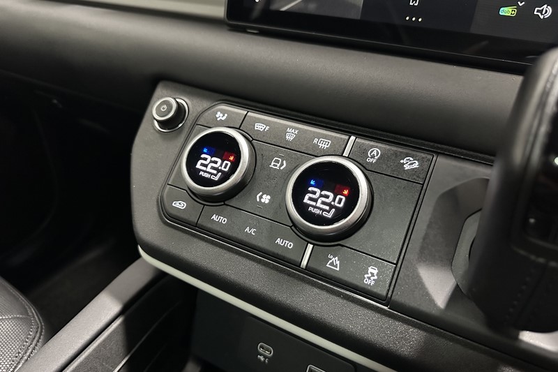 Used Land Rover Defender 2024 for sale - 78042287: Photo 32