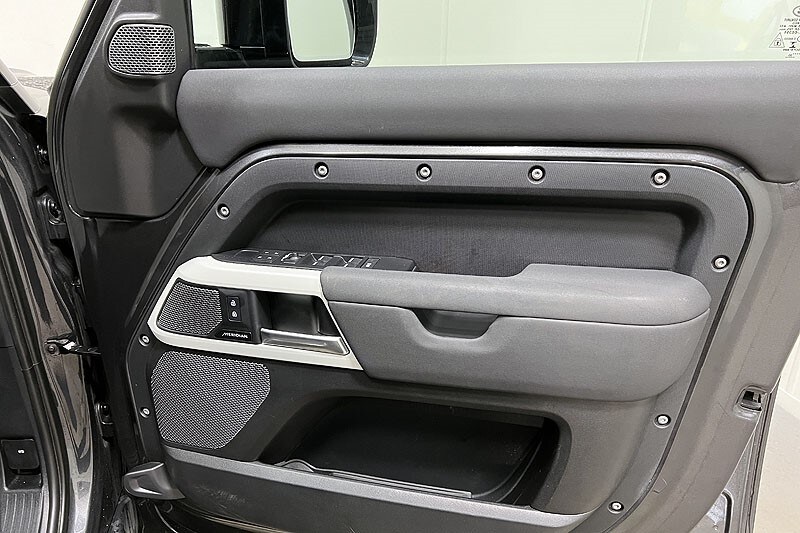 Used Land Rover Defender 2023 for sale - 77137810: Photo 21