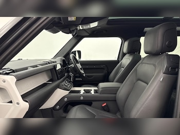 Used Land Rover Defender 2025 for sale - 79616939: Photo