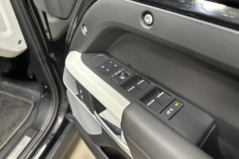 Used Land Rover Defender 2024 for sale - 77690990: Photo 22