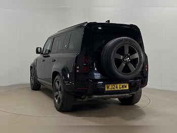 Used Land Rover Defender 2024 for sale - 77690990: Photo