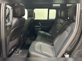 Used Land Rover Defender 2024 for sale - 77690990: Photo