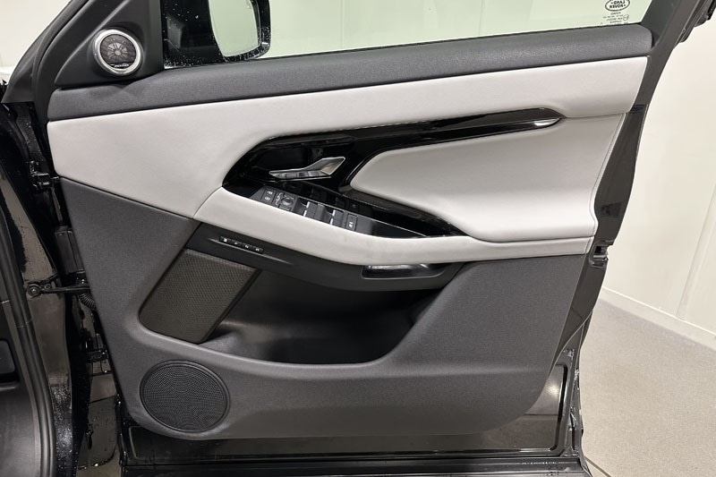 Used Land Rover Range Rover Evoque 2025 for sale - 76982074: Photo 21