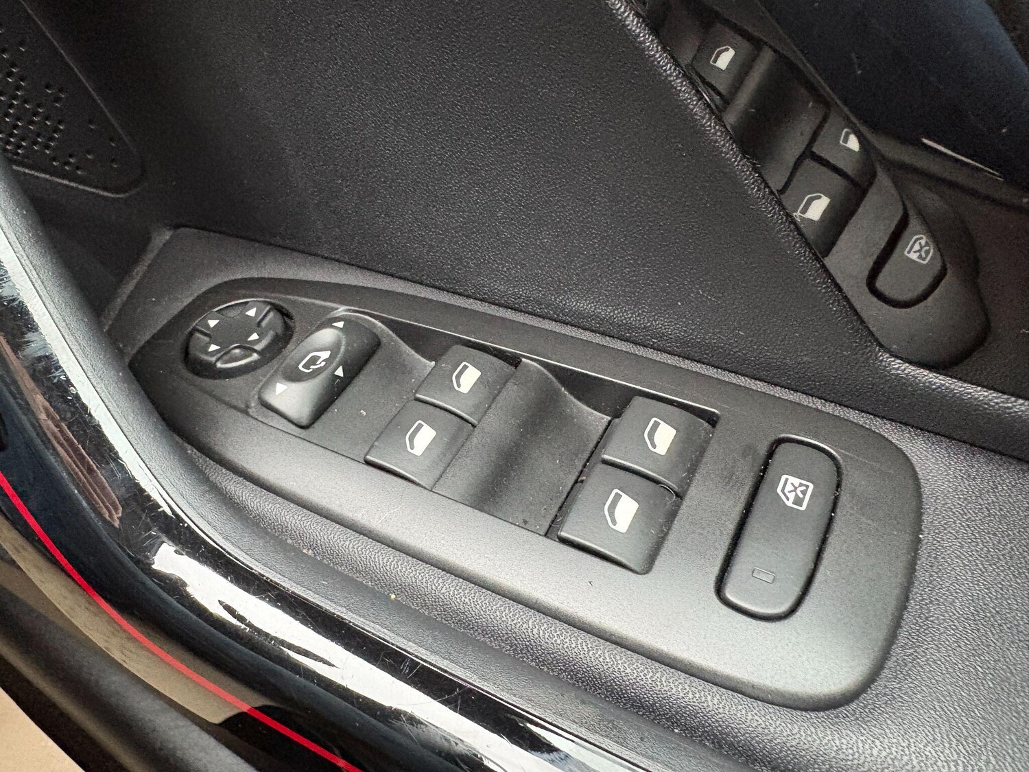 Used Peugeot 2008 2018 for sale - 77574448: Photo 17