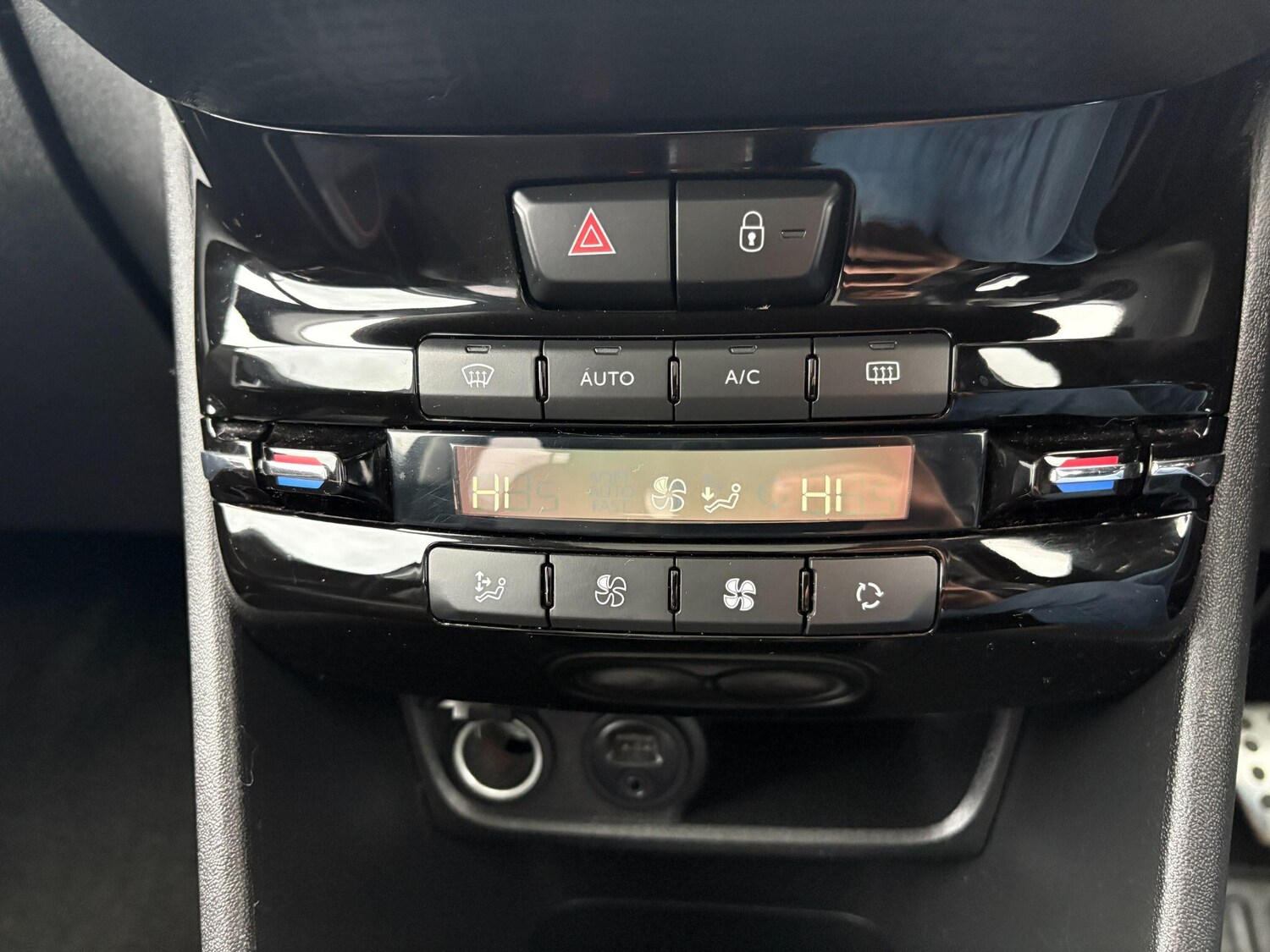 Used Peugeot 2008 2018 for sale - 77574448: Photo 29