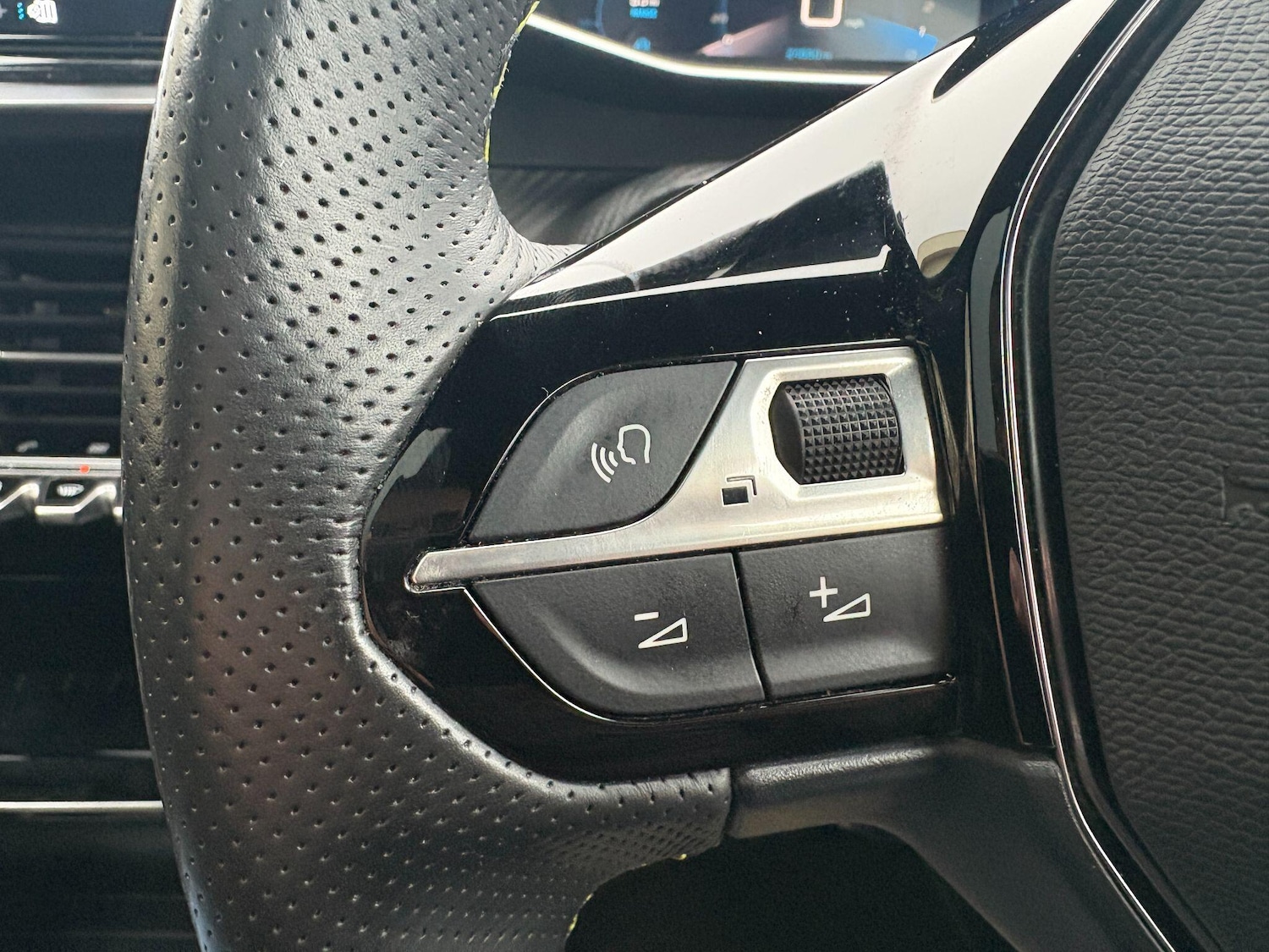 Used Peugeot 2008 2022 for sale - 77175184: Photo 15