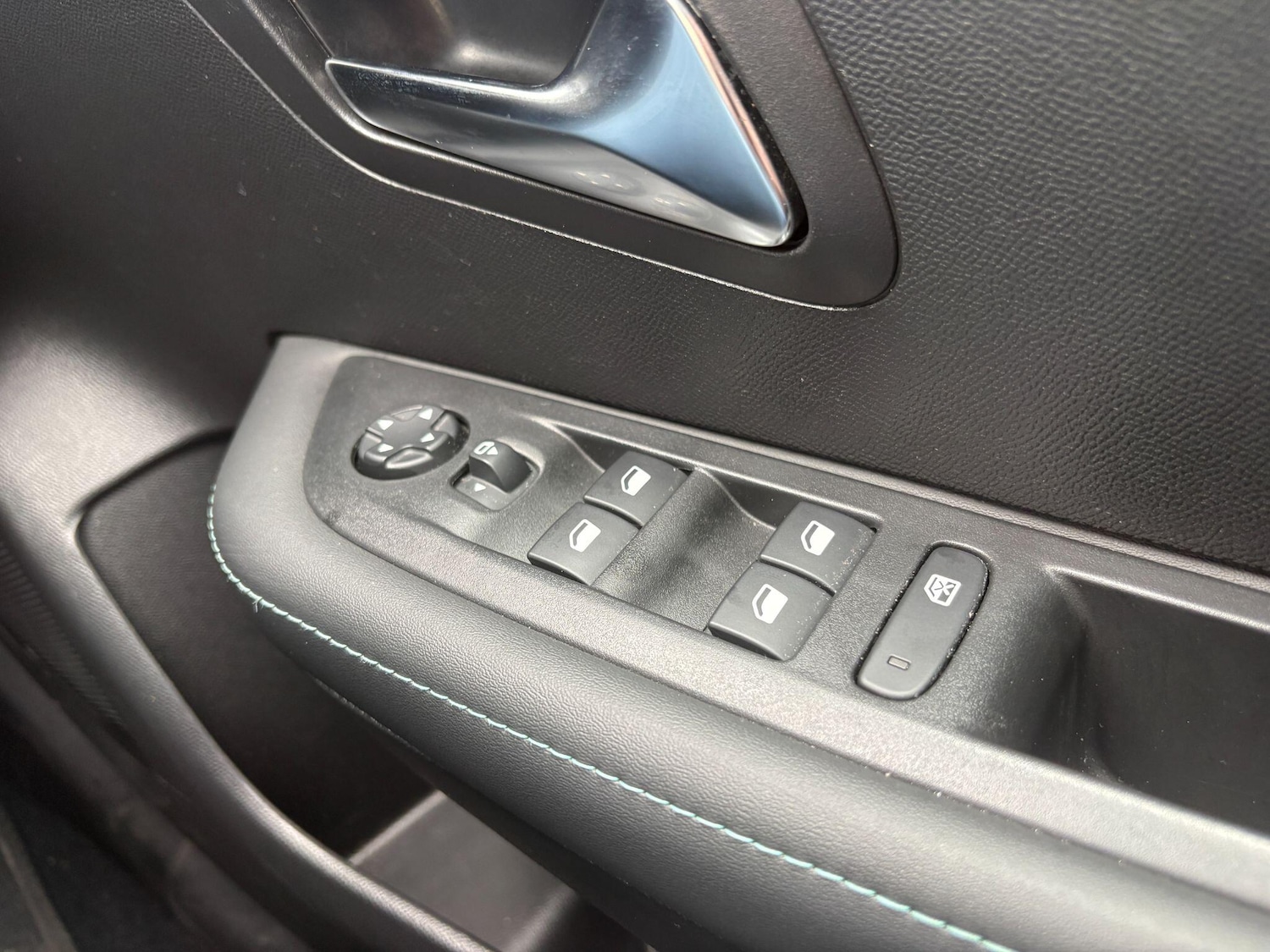 Used Peugeot 208 2023 for sale - 76996544: Photo 15